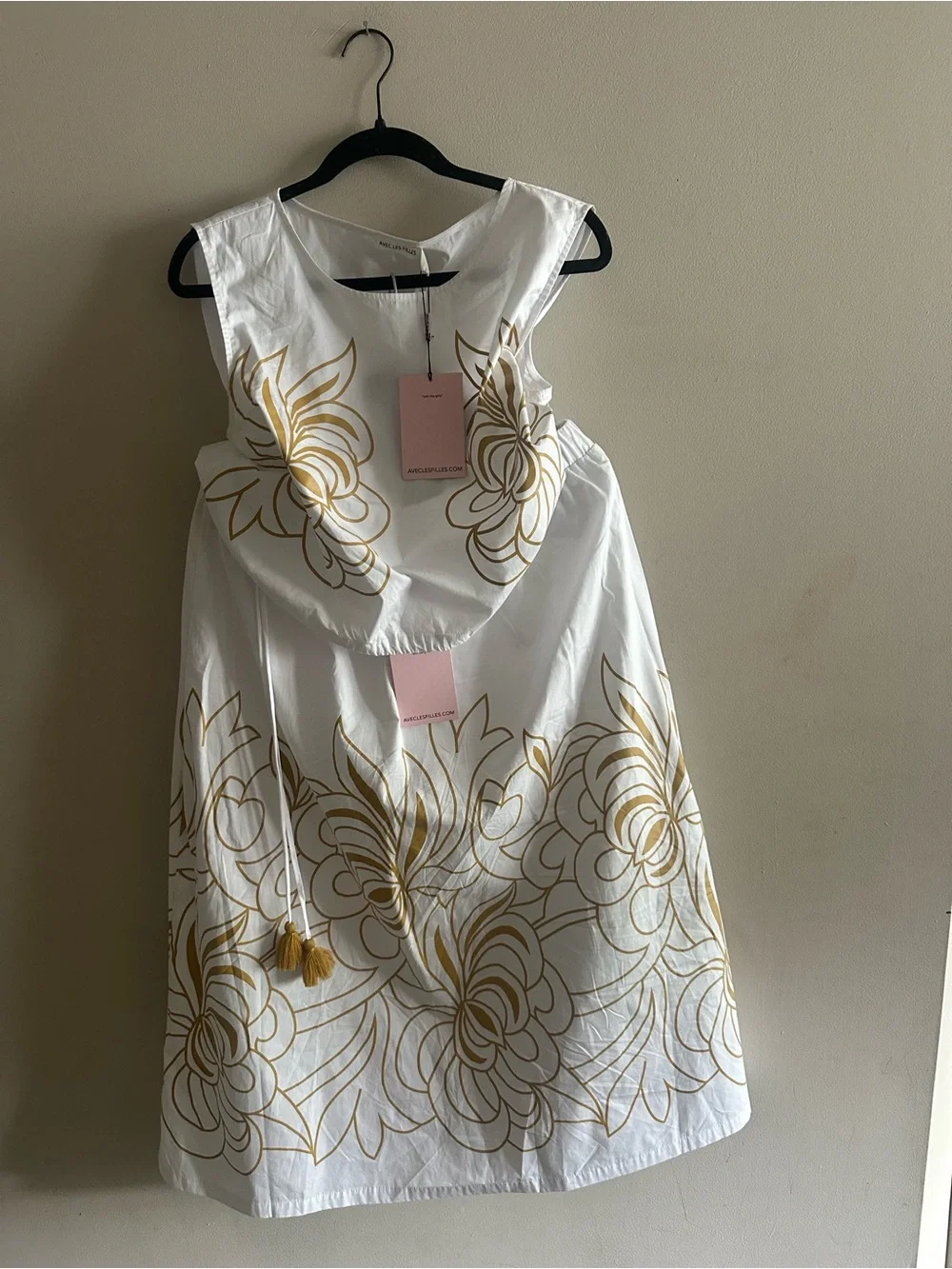 NWT Avec Les Filles White 2 Piece Sleeveless Skirt Size L Skirt & Medium Top